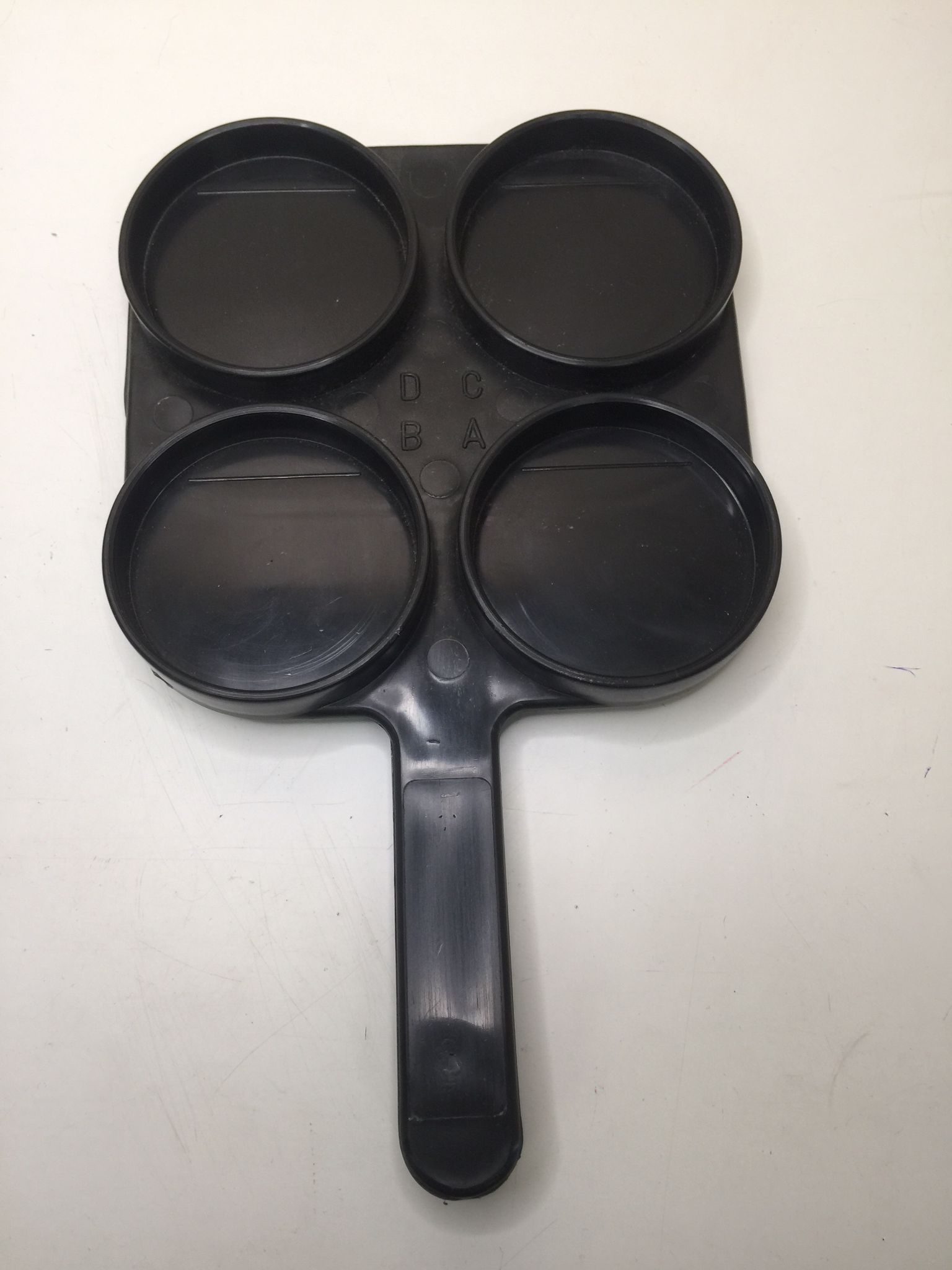Bandeja de cuatro pocillos para el test reactivo de mamitis y control de mastitis - IGORMA Canarias