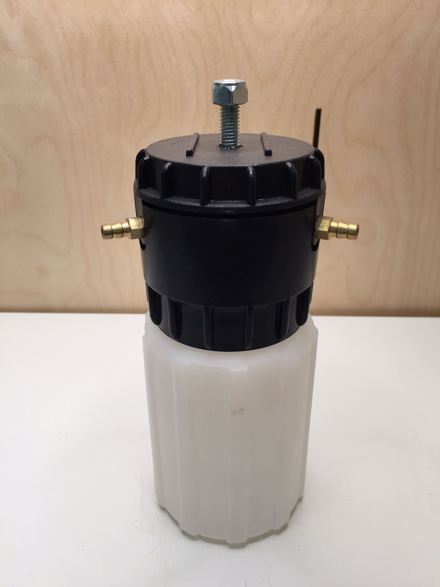 Aceitera lubricadora de goteo para motores y bombas de vacío de ordeño - IGORMA Canarias