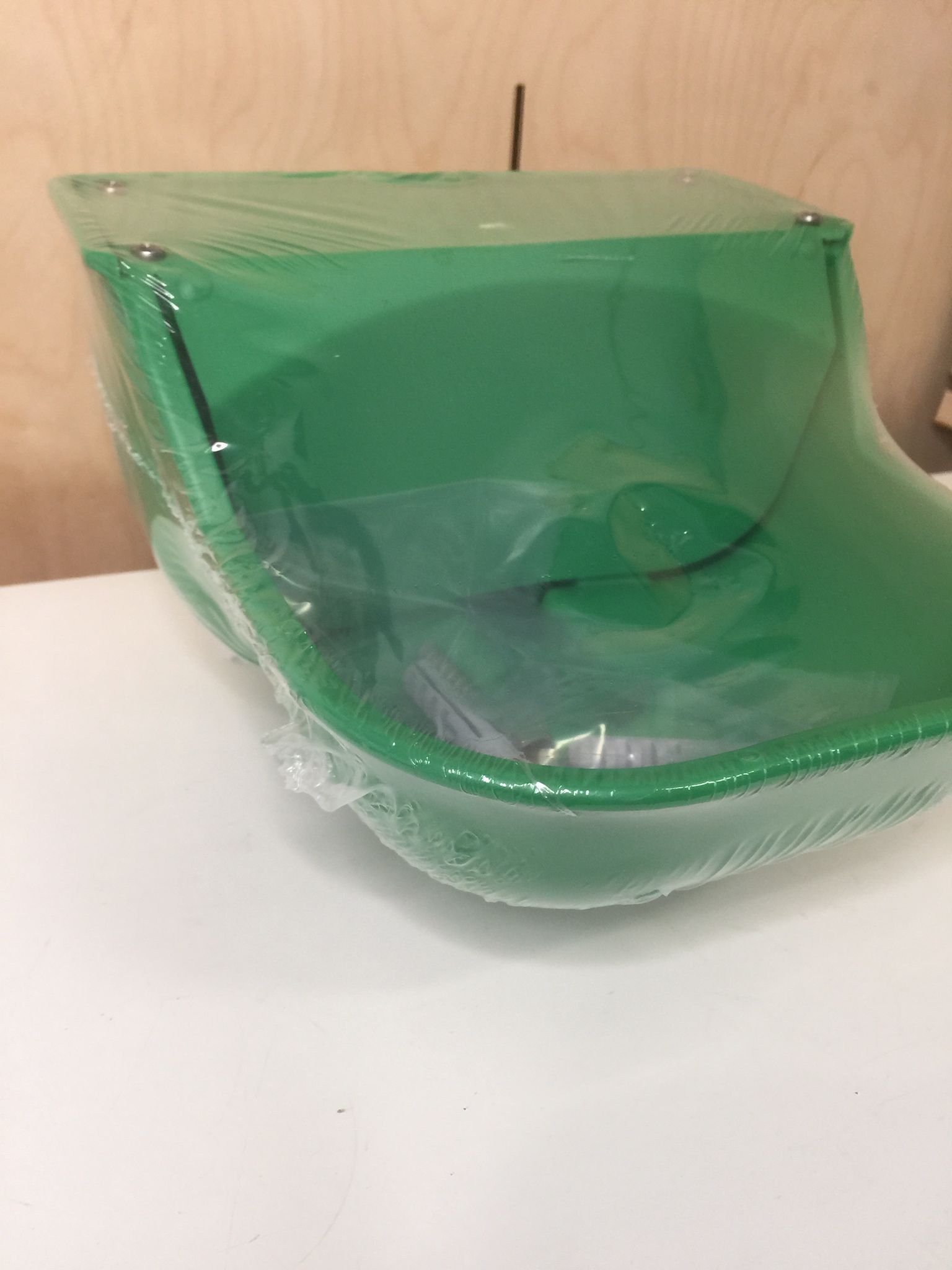 Bebedero verde con boya a nivel constante de 1,5 litros para ganado - IGORMA Canarias