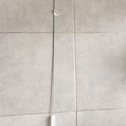 Cepillo largo de 1 metro con cerdas de fibra para tubos y mangueras de ordeñadora - IGORMA Canaria